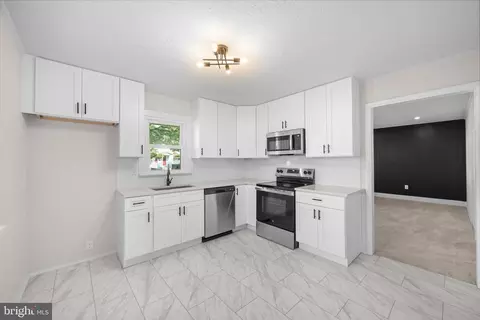 Kitchen - 875 E Walnut St, Hanover, PA 17331 photo 1 of 4