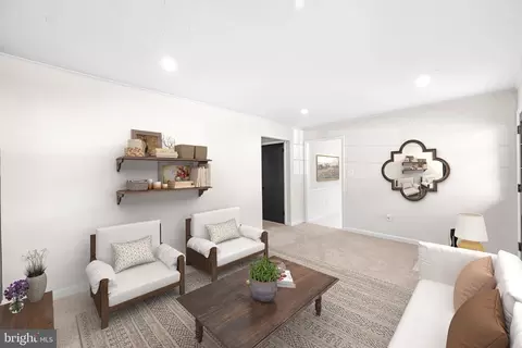 Living - 875 E Walnut St, Hanover, PA 17331 photo 1 of 3