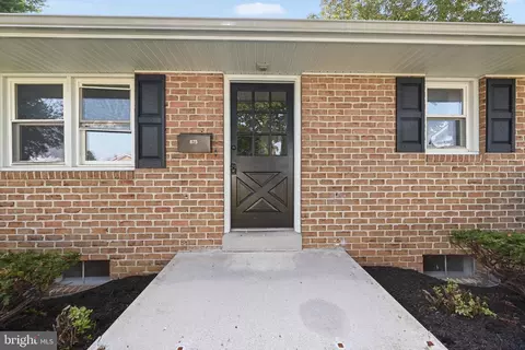 Entry Way - 875 E Walnut St, Hanover, PA 17331 photo 2 of 2