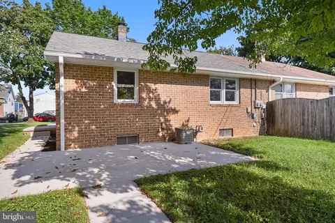 Exterior - 875 E Walnut St, Hanover, PA 17331 photo 7 of 8