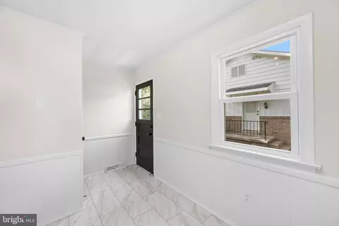 Entry Way - 875 E Walnut St, Hanover, PA 17331 photo 1 of 2