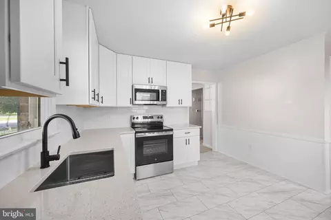 Kitchen - 875 E Walnut St, Hanover, PA 17331 photo 2 of 4