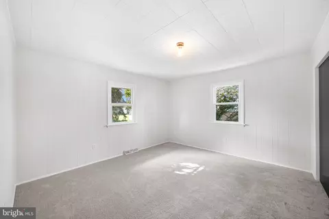 Bedroom - 875 E Walnut St, Hanover, PA 17331 photo 6 of 8
