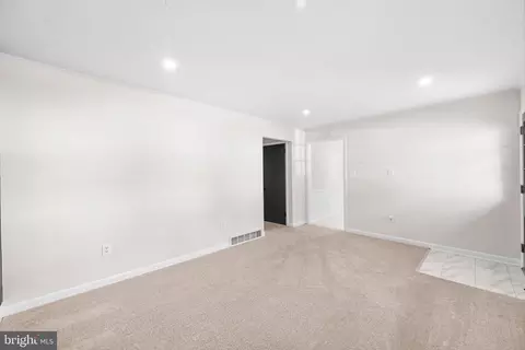 Living - 875 E Walnut St, Hanover, PA 17331 photo 2 of 3