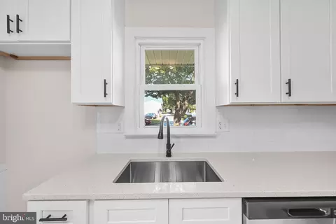 Kitchen - 875 E Walnut St, Hanover, PA 17331 photo 4 of 4