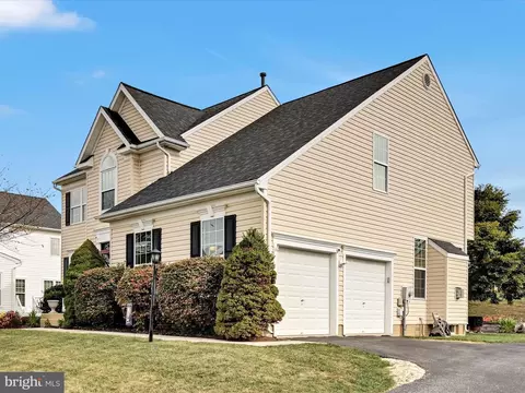 7641 Pinewild Rd, Seven Valleys, PA 17360