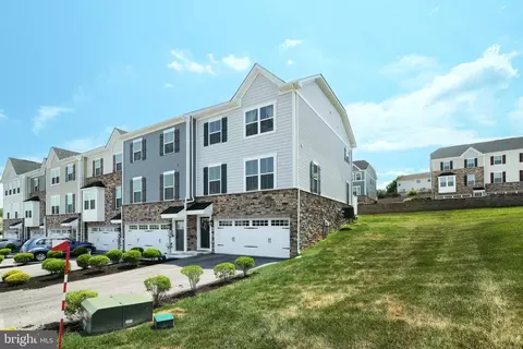 1058 Rosecroft Ln #25, York, PA 17403