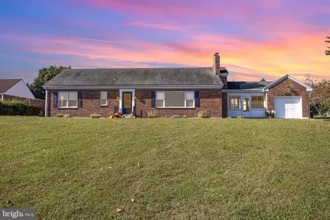 225 Hillside Ter, York, PA 17408