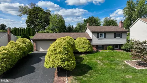 2761 Danielle Dr, Dover, PA 17315