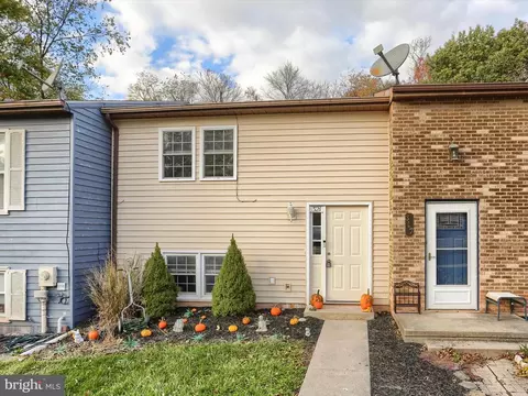 321 Juniper Dr, Etters, PA 17319
