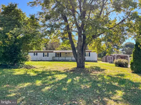 4162 Rinely Rd, Stewartstown, PA 17363