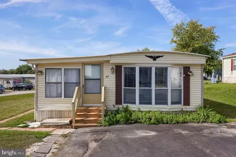 42 Chesapeake Est, Thomasville, PA 17364