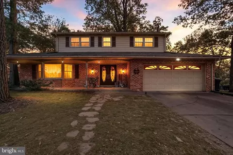 4061 Robinhood Dr, York, PA 17408
