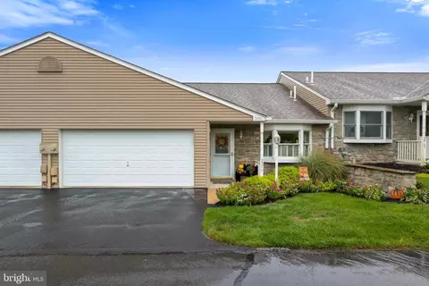 2571 Pin Oak Dr #119, York, PA 17406