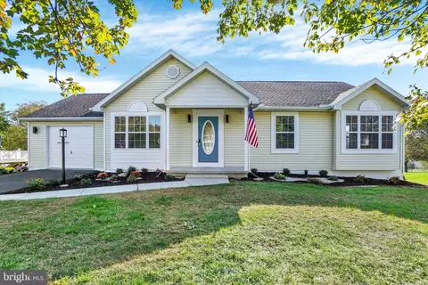 120 Charles Ave, Stewartstown, PA 17363