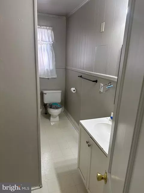 Bath - 9 E Middle St, Hanover, PA 17331 photo 2 of 2
