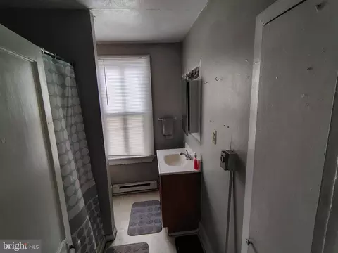 Bath - 9 E Middle St, Hanover, PA 17331 photo 1 of 2