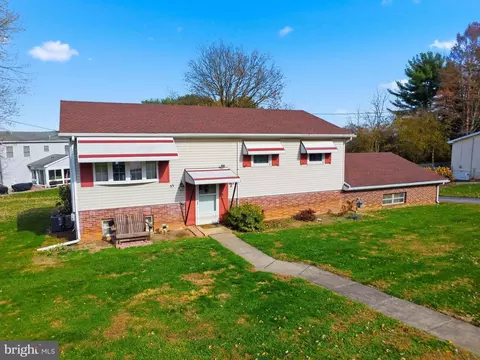 55 Belmar Dr, Dallastown, PA 17313