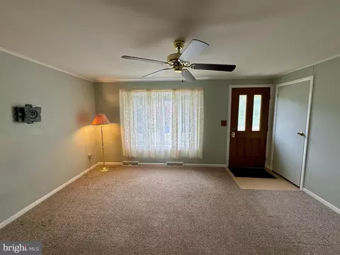 Living - 37 1st St, Windsor, PA 17366 photo 2 of 4