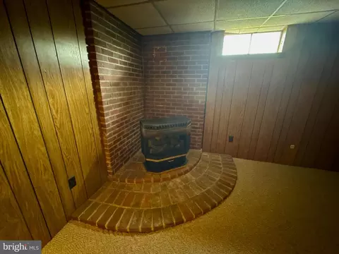 Living - 37 1st St, Windsor, PA 17366 photo 3 of 4