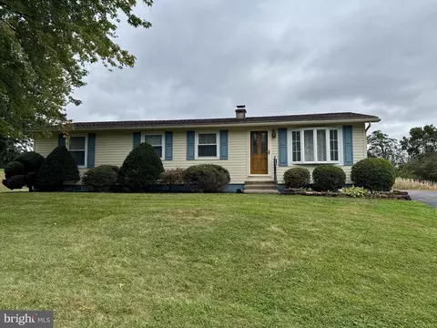 Exterior - 37 1st St, Windsor, PA 17366 photo 1 of 7