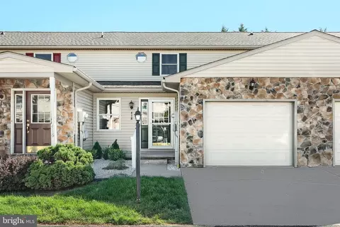 Exterior - 418 Springbrook Ct, Hanover, PA 17331 photo 3 of 6