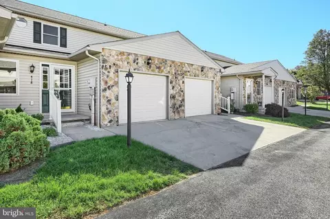 Exterior - 418 Springbrook Ct, Hanover, PA 17331 photo 2 of 6