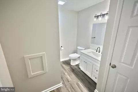 Entry Way - 418 Springbrook Ct, Hanover, PA 17331 photo 6 of 8