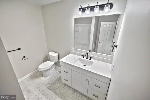 Bath - 418 Springbrook Ct, Hanover, PA 17331 photo 2 of 3