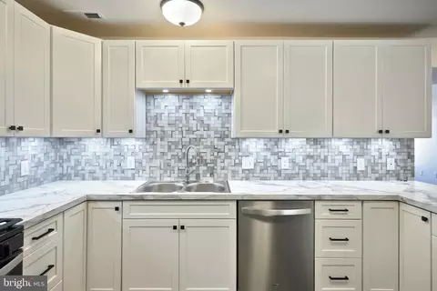 Kitchen - 418 Springbrook Ct, Hanover, PA 17331 photo 2 of 2