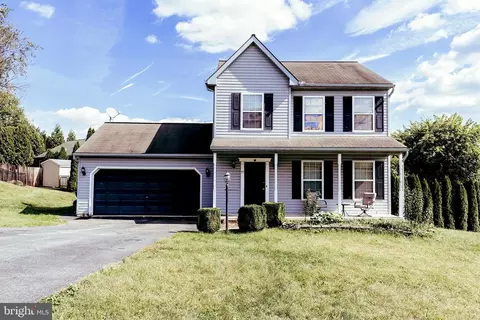 55 Burberry Ln, Mount Wolf, PA 17347