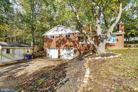 2872 Seitzville Rd, Seven Valleys, PA 17360
