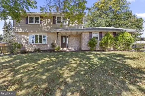 1945 Normandie Dr, York, PA 17408