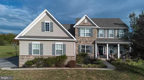 240 Hunters Chase Chase, Etters, PA 17319