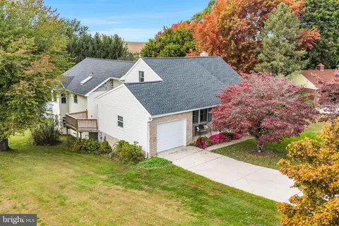 142 Sugarboot Ln, Hanover, PA 17331