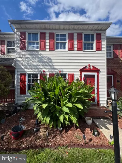 680 Robin Hill Cir, York, PA 17404