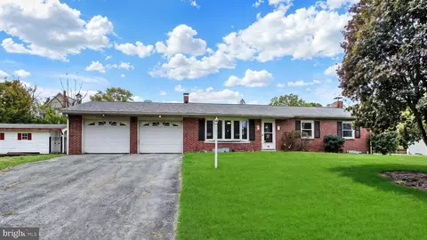 141 W Water St, Yoe, PA 17313