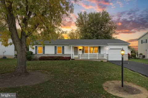 6 Meadow Ln, Hanover, PA 17331