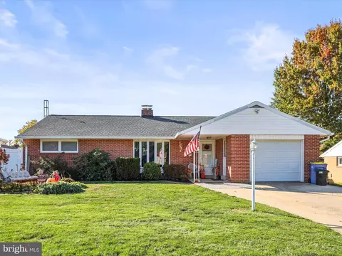 310 Edgeboro Dr, Manchester, PA 17345