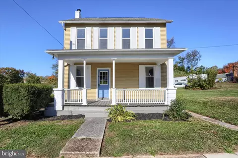 122 S 2nd St, Mount Wolf, PA 17347