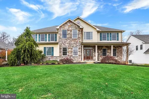 1415 Winterberry Dr, York, PA 17406