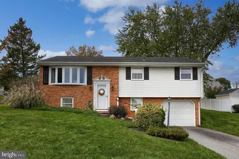 4 Logan Heights Rd, York, PA 17403