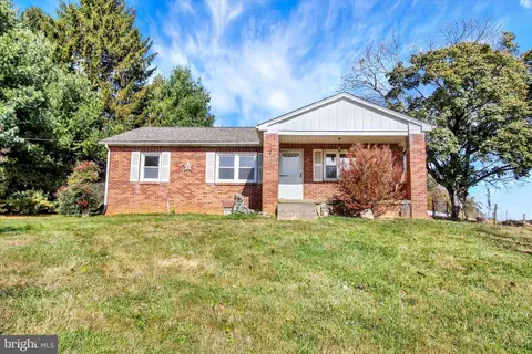 6674 Steltz Rd, Glen Rock, PA 17327