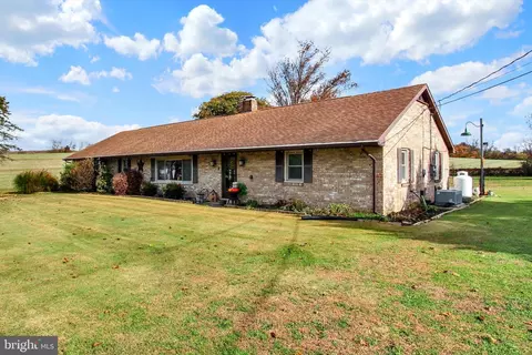 1621 Spring St, Spring Grove, PA 17362