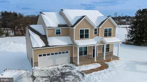 3847 Country Dr, Dover, PA 17315