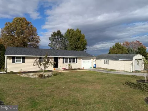 82 Hemler Dr, Hanover, PA 17331