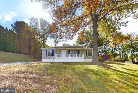 105 Fawn Circle Dr, Windsor, PA 17366