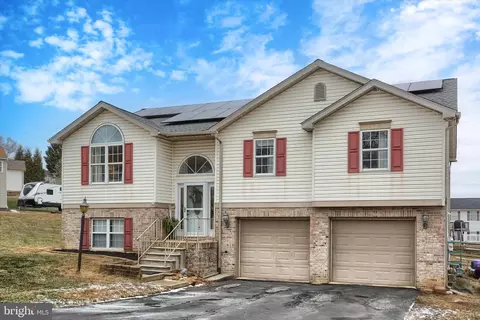 201 Overview Cir W, Red Lion, PA 17356