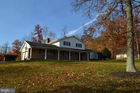 6605 Woodland Dr, Spring Grove, PA 17362