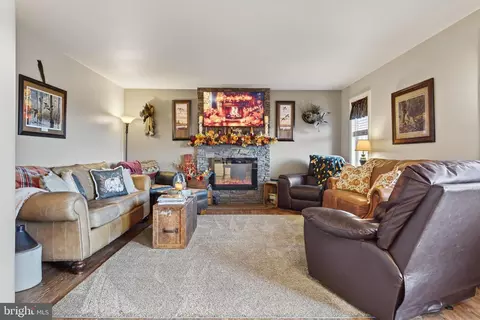 Living - 495 Thomas Armor Dr, Windsor, PA 17366 photo 1 of 4